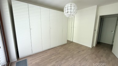 Pronájem prostorného bytu 3+kk, 104m2 s balkonem, garáž. stáním, sklepem v Praze 5, ul. Naskové
