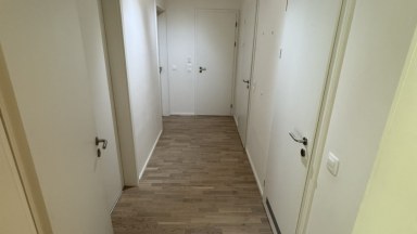 Pronájem prostorného bytu 3+kk, 104m2 s balkonem, garáž. stáním, sklepem v Praze 5, ul. Naskové
