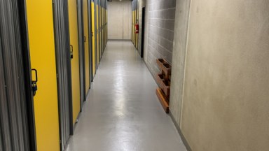 Pronájem prostorného bytu 3+kk, 104m2 s balkonem, garáž. stáním, sklepem v Praze 5, ul. Naskové