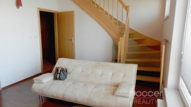 Atypický mezonetový byt 3+kk se dvěma terasami, galerií a šatnami – Praha 9 – Letňany