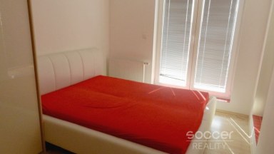 Atypický mezonetový byt 3+kk se dvěma terasami, galerií a šatnami – Praha 9 – Letňany
