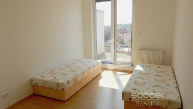 Atypický mezonetový byt 3+kk se dvěma terasami, galerií a šatnami – Praha 9 – Letňany