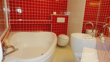 Atypický mezonetový byt 3+kk se dvěma terasami, galerií a šatnami – Praha 9 – Letňany