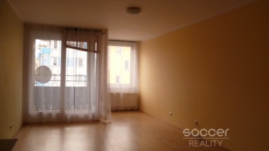 Pronájem bytu 1+kk s lodžií, 43 m² – Praha 9 – Prosek, ul. Chotěšovská.