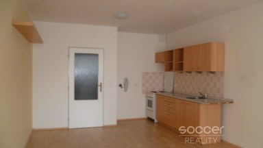 Pronájem bytu 1+kk s lodžií, 43 m² – Praha 9 – Prosek, ul. Chotěšovská.