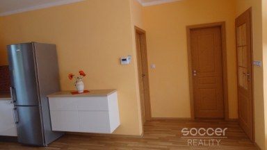 Hezký a plně zařízený byt 2+kk v dobré lokalitě Mladé Boleslavi.