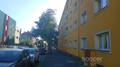 Pronájem bytu 1+kk/B, 28m2, Praha 3 - Žižkov, ul. Jeseniova.