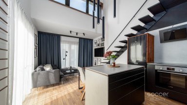 Prodej loftového bytu 1+kk s balkonem, sklepem a garážovým stáním – Bydlení na Krejcárku, Praha 9