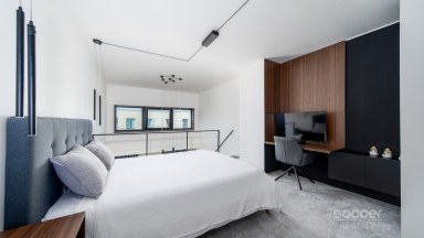 Prodej loftového bytu 1+kk s balkonem, sklepem a garážovým stáním – Bydlení na Krejcárku, Praha 9