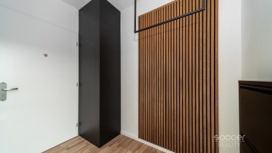 Prodej loftového bytu 1+kk s balkonem, sklepem a garážovým stáním – Bydlení na Krejcárku, Praha 9