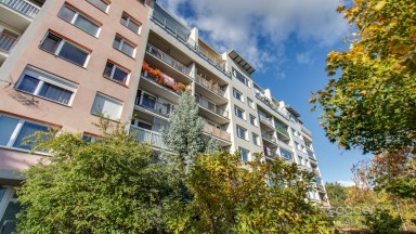 Pronájem bytu 2+kk/T/B, 80 m2 v ulici Cihlářská, Praha 9 - Prosek. 
