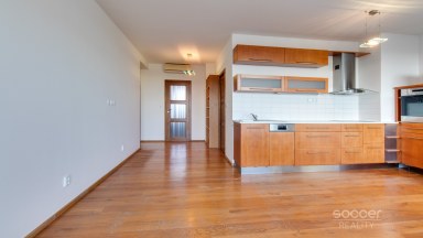 Pronájem bytu 2+kk/T/B, 80 m2 v ulici Cihlářská, Praha 9 - Prosek. 