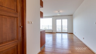 Pronájem bytu 2+kk/T/B, 80 m2 v ulici Cihlářská, Praha 9 - Prosek. 
