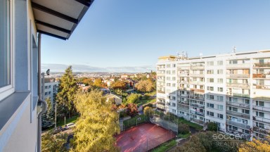 Pronájem bytu 2+kk/T/B, 80 m2 v ulici Cihlářská, Praha 9 - Prosek. 