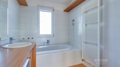 Pronájem bytu 2+kk/T/B, 80 m2 v ulici Cihlářská, Praha 9 - Prosek. 