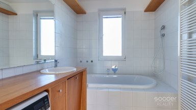 Pronájem bytu 2+kk/T/B, 80 m2 v ulici Cihlářská, Praha 9 - Prosek. 