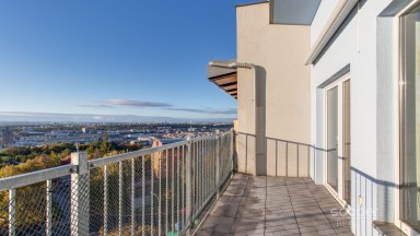 Pronájem bytu 2+kk/T/B, 80 m2 v ulici Cihlářská, Praha 9 - Prosek. 