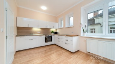 Hezký a plně zařízený byt 3+kk v dobré lokalitě Mladé Boleslavi. 