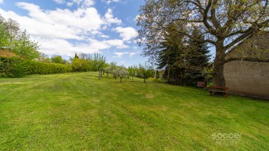 Kouzelný venkovský dům s příjemnou zahradou v atraktivní lokalitě.