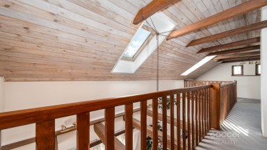 Malebný venkovský dům s prostornou zahradou blízko Českého ráje.