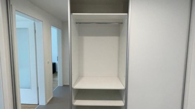 Pronájem bytu 2+kk, 54,1 m2 s terasou 5,7 m2 a sklepem, Praha 10 – Strašnice, ul. Ramonova.