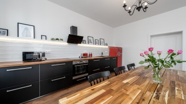 Velmi krásný nadstandardní byt ve vile se zahradou.