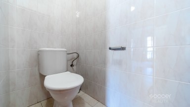 Z obýváku přímo na sjezdovku! Stylový apartmán 1+kk s terasou a parkováním – Prkenný Důl