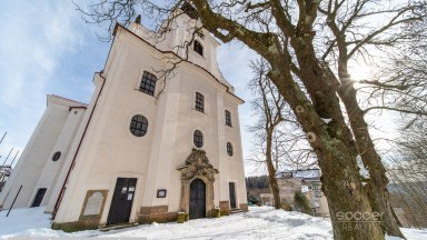 Z obýváku přímo na sjezdovku! Stylový apartmán 1+kk s terasou a parkováním – Prkenný Důl