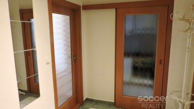 Pronájem prostorného bytu 3 + kk v Praze 2 - Vinohrady, ulice Budečská.