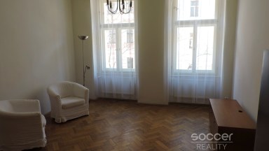 Pronájem prostorného bytu 3 + kk v Praze 2 - Vinohrady, ulice Budečská.