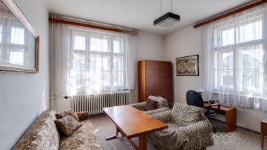 Pronájem staršího rodinného domu 4+1, ul. Dobšická, Praha – Horní Počernice.