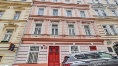 Slunný byt 2+kk se spacím patrem, po rekonstrukci, Praha 3 – Žižkov