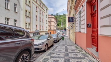 Slunný byt 2+kk se spacím patrem, po rekonstrukci, Praha 3 – Žižkov