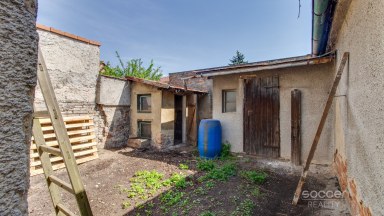 Pronájem garáží s pozemkem 450 m2, ul. Dobšická, Praha – Horní Počernice.