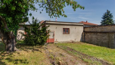 Pronájem pozemku s garážemi, ul. Dobšická, Praha – Horní Počernice.