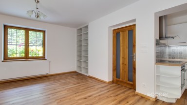 Pronájem bytu 3+kk se zahradou, Praha 20 – Horní Počernice, ul. Třebešovská.