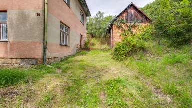 Prodej stavebního pozemku s rodinným domem k rekonstrukci – Sehradice, okres Zlín.
