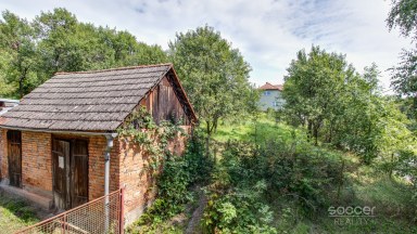 Prodej stavebního pozemku s rodinným domem k rekonstrukci – Sehradice, okres Zlín.