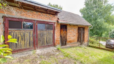 Prodej stavebního pozemku s rodinným domem k rekonstrukci – Sehradice, okres Zlín.