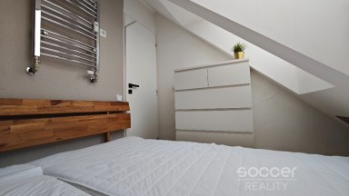 Pronájem bytu 1+1 s terasou, 30 m2, Praha 2 - Vinohrady.