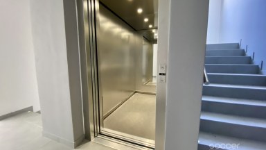 Nový apartmán s terasou a parkovacím stáním v prestižní čtvrti.