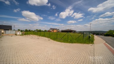 Stavební parcela s otevřeným výhledem Jílové u Prahy.