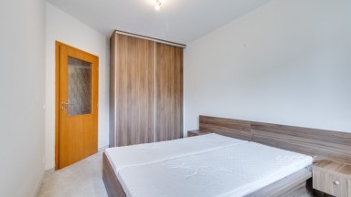 Pronájem bytu 2+kk/B, 45 m2 + balkon 7 m2, ulice V Honech, Klecany. 