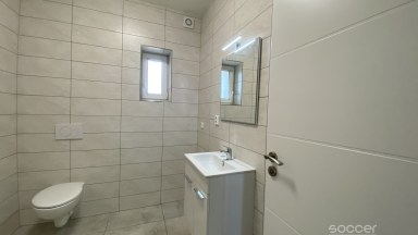 Příjemný byt po rekonstrukci s parkovacím místem a zahradou. 