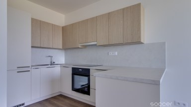 Pronájem nového bytu 2+kk s balkonem a garáží na Praze 9.