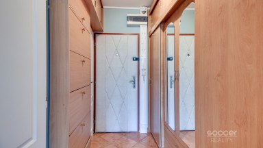 Prodej bytu 1+kk, 39,3 m² s garážovým stáním a sklepem, Praha 9 – Letňany, ul. Třinecká.