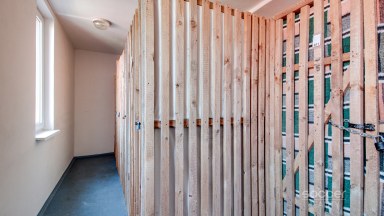 Prodej bytu 1+kk, 39,3 m² s garážovým stáním a sklepem, Praha 9 – Letňany, ul. Třinecká.