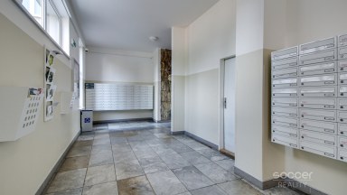 Prodej bytu 1+kk, 39,3 m² s garážovým stáním a sklepem, Praha 9 – Letňany, ul. Třinecká.