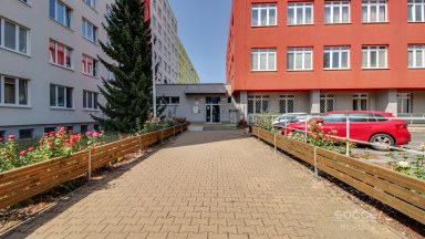 Prodej bytu 1+kk, 39,3 m² s garážovým stáním a sklepem, Praha 9 – Letňany, ul. Třinecká.