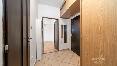 Příjemný a udržovaný byt s lodžií v atraktivní lokalitě Prahy 6. 